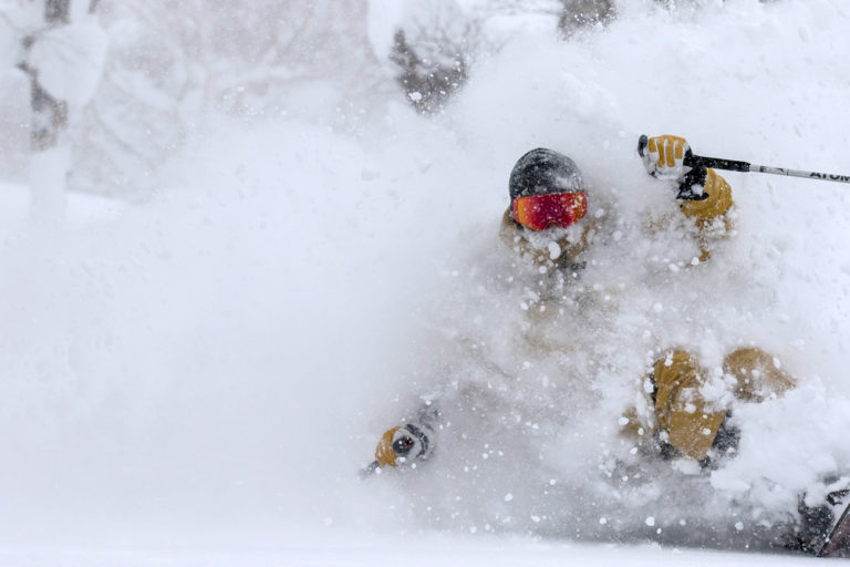スキー パウダー 非圧雪の滑り方 映像で児玉 毅に教えてもらうパウダースキーハウツー Powder Ride Steep