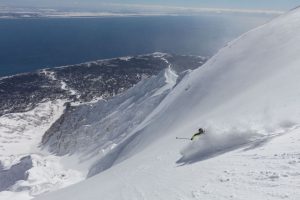 北海道のドライパウダーで『地球の輪』に溶け込む体験を バック