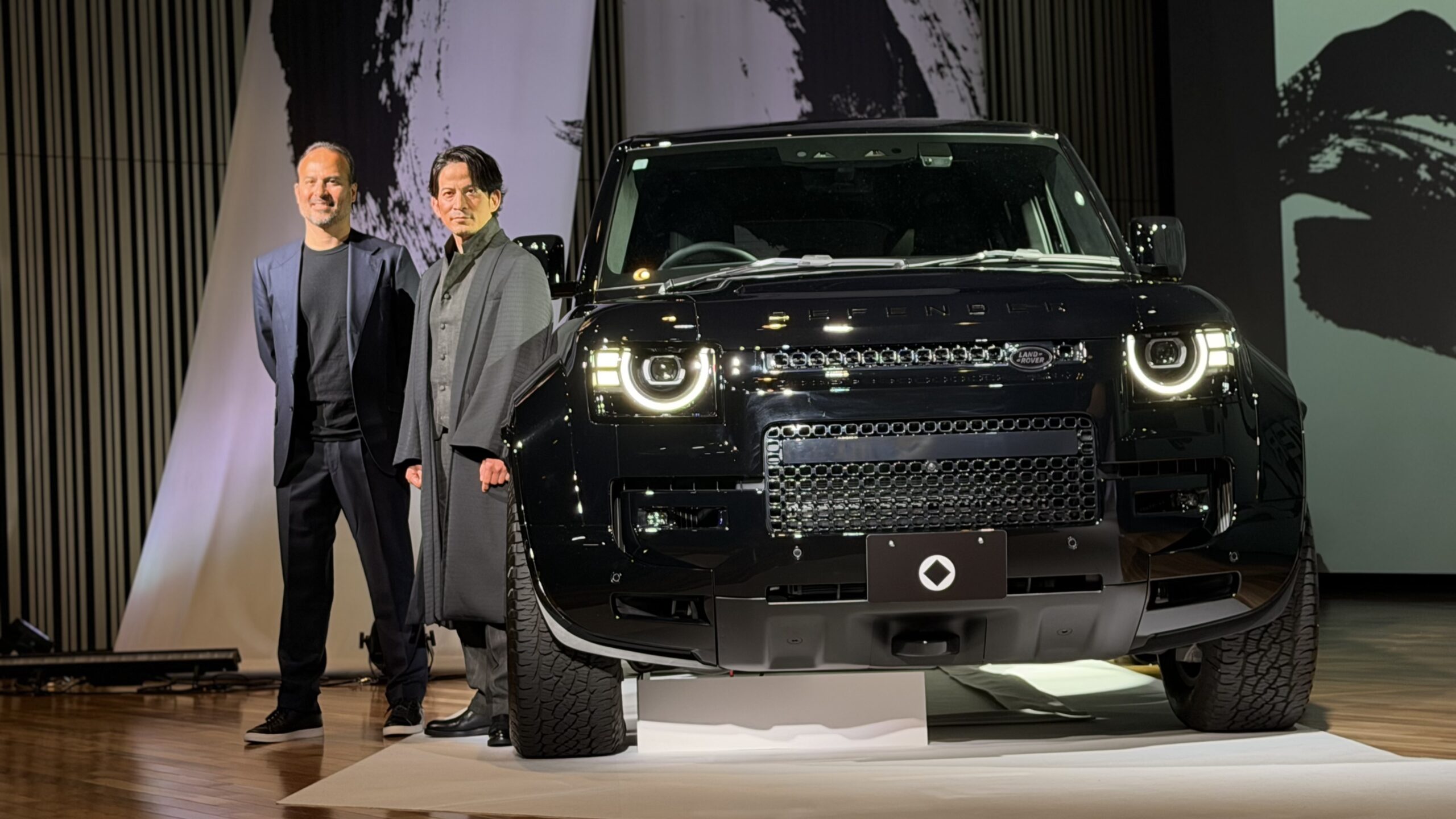 “不可能を可能にする”タフラグジュアリーな「DEFENDER」2026年最新モデルを発表｜ブランド・アンバサダーに岡田准一氏が就任